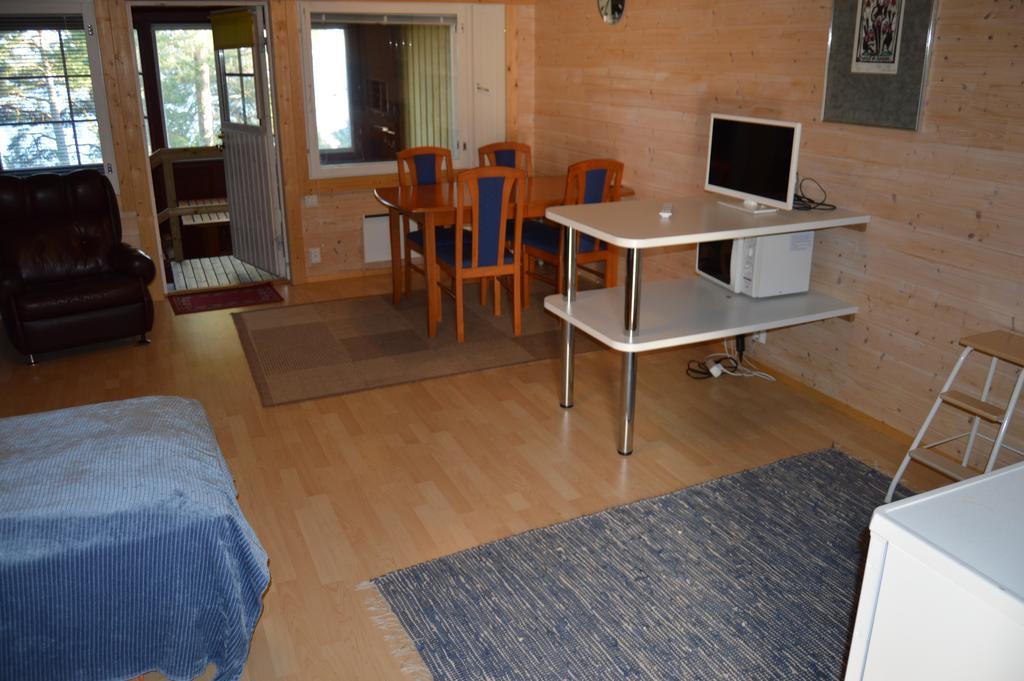 Vuosnaisten Meriasema Kustavi Chambre photo