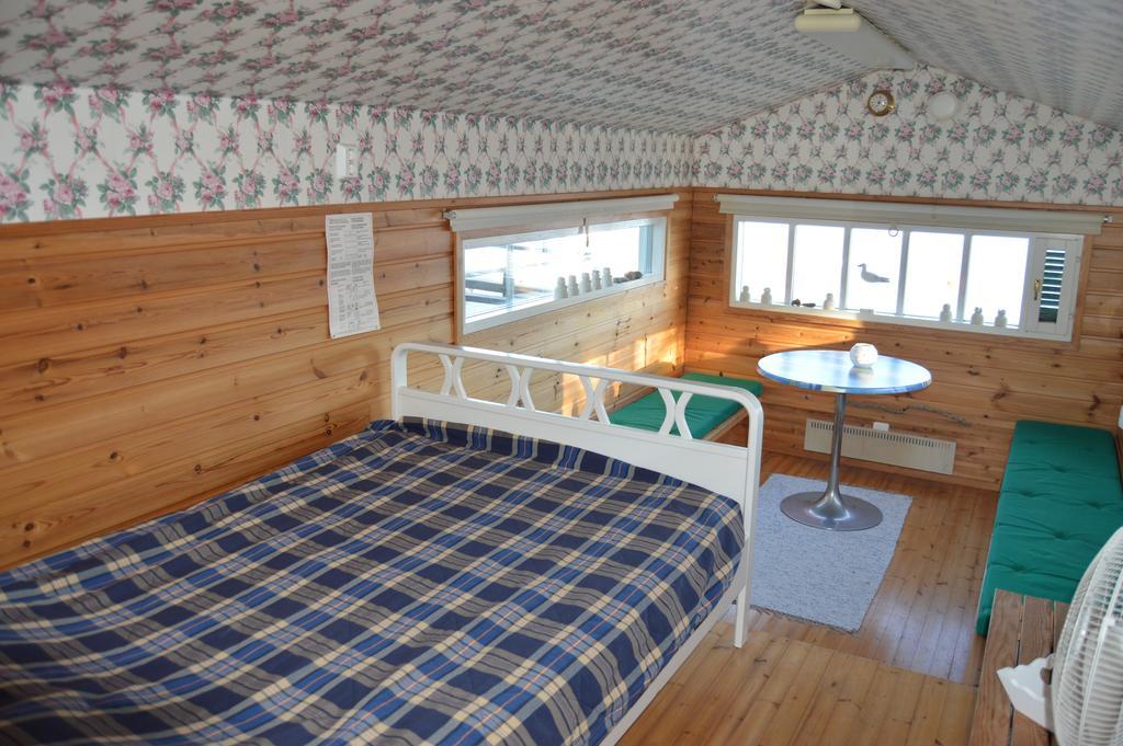 Vuosnaisten Meriasema Kustavi Chambre photo