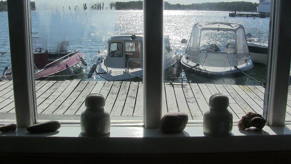 Vuosnaisten Meriasema Kustavi Chambre photo